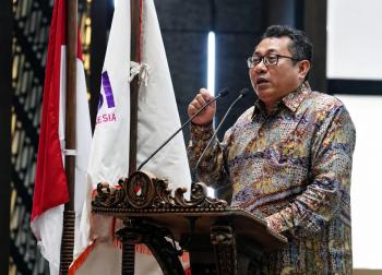 Geliat Bayang-Bayang Sang Mantan